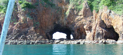 เกาะทะลุ